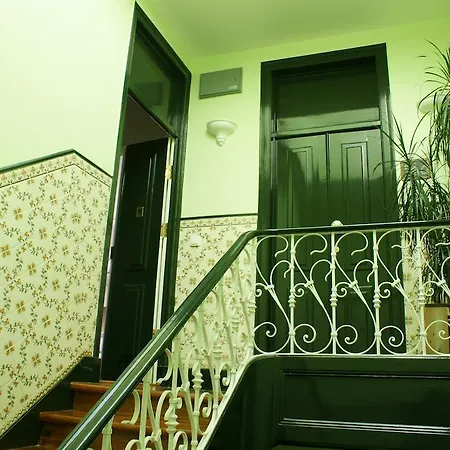 Hostal Be My Guest *
