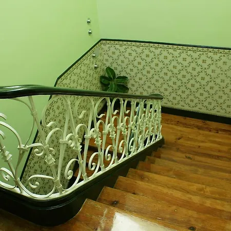 بيت شباب Be My Guest *